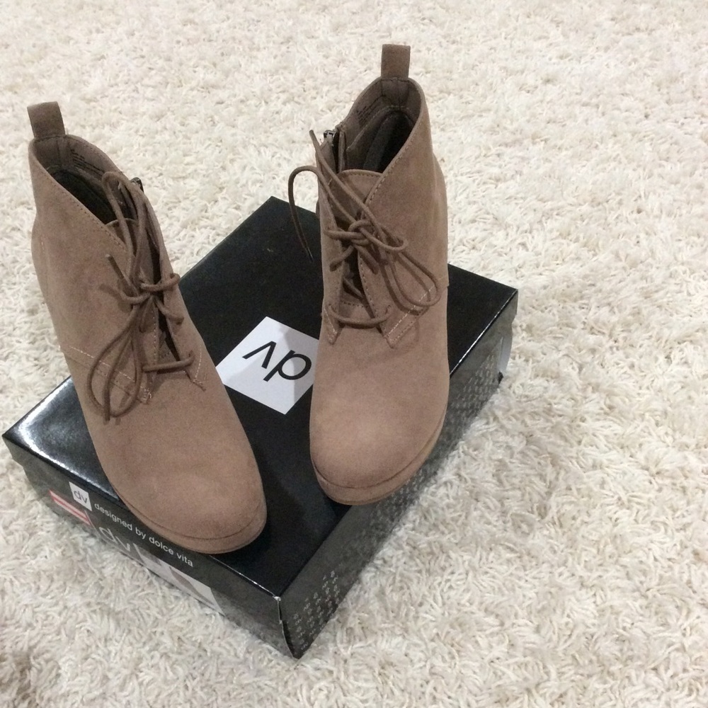 Ladies Ankle Wedge Boot 👢